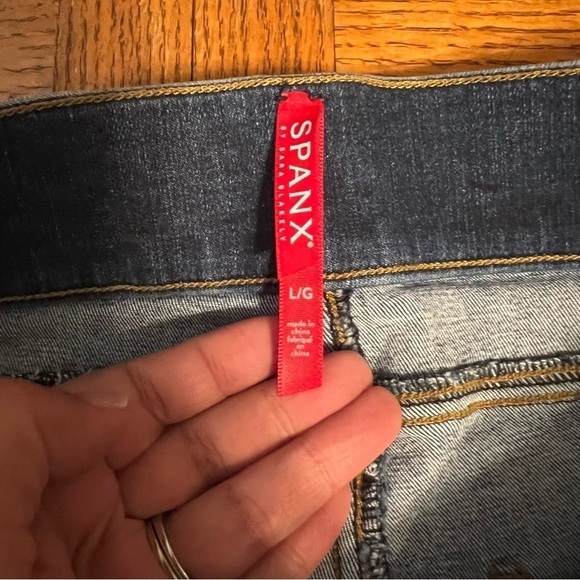 Spanx Distressed Ankle Skinny Jeans, Medium Wash Sz L - Picture 9 of 14